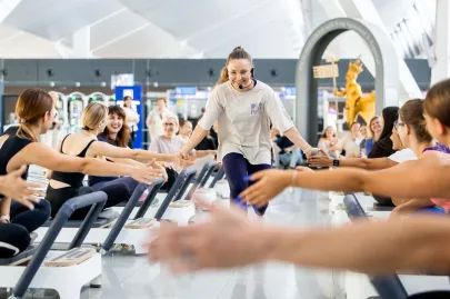 Wellbeing w podróży. Pilates na lotnisku (w Port Lotniczy)