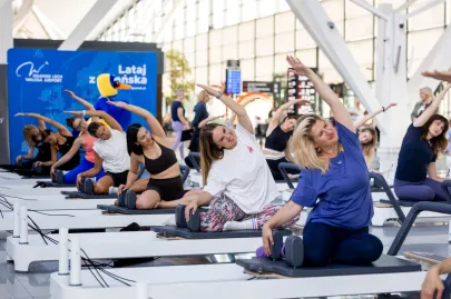 Wellbeing w podróży. Pilates na lotnisku (w Port Lotniczy)