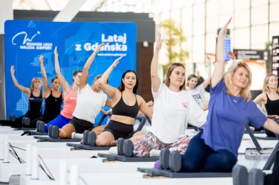 Wellbeing w podróży. Pilates na lotnisku (w Port Lotniczy)