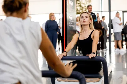 Wellbeing w podróży. Pilates na lotnisku (w Port Lotniczy)