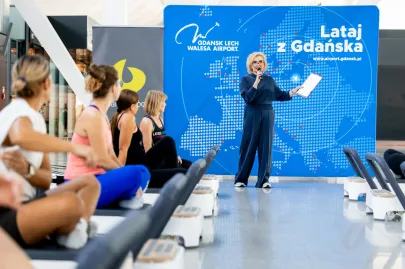 Wellbeing w podróży. Pilates na lotnisku (w Port Lotniczy)