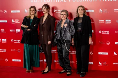 czerwony dywan przed galą zamknięcia 50. Festiwalu Polskich Filmów Fabularnych w Gdyni