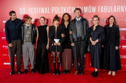 czerwony dywan przed galą zamknięcia 50. Festiwalu Polskich Filmów Fabularnych w Gdyni