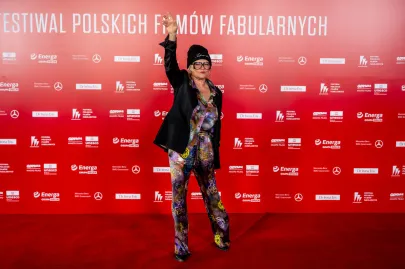 czerwony dywan przed galą zamknięcia 50. Festiwalu Polskich Filmów Fabularnych w Gdyni