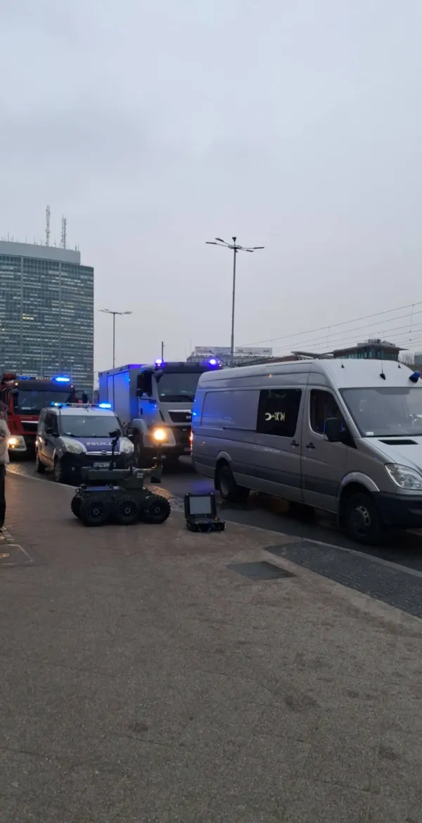Saperzy działają na dworcu