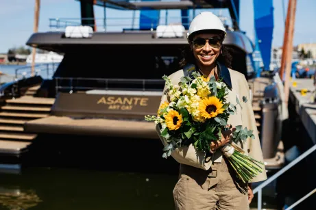 Wodowanie jachtu w Stoczni Sunreef Yachts w Gdańsku