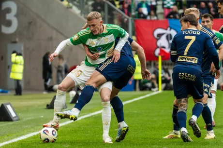 Mecz piłki nożnej Lechia Gdańsk kontra Raków Częstochowa