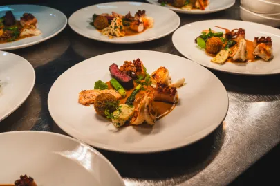 Sztuka wielu twarzy w restauracji TRUE w Gdańsku