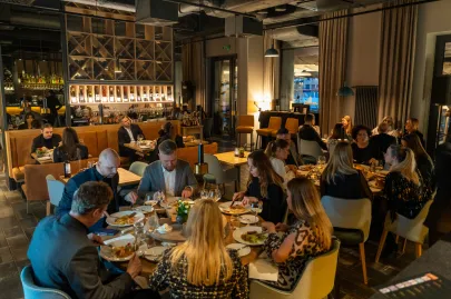 Sztuka wielu twarzy w restauracji TRUE w Gdańsku
