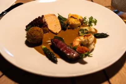 Sztuka wielu twarzy w restauracji TRUE w Gdańsku