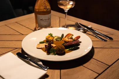 Sztuka wielu twarzy w restauracji TRUE w Gdańsku