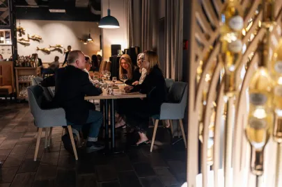 Sztuka wielu twarzy w restauracji TRUE w Gdańsku
