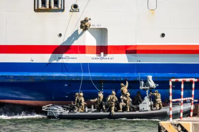 Pokaz manewrów wojskowych w Porcie Gdynia