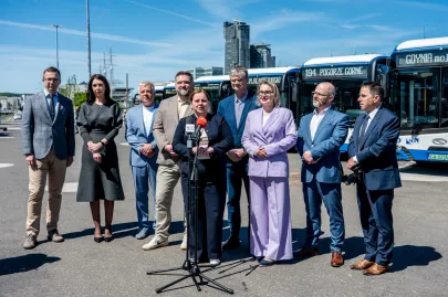 Prezentacja nowych elektrycznych autobusów przegubowych w Gdyni
