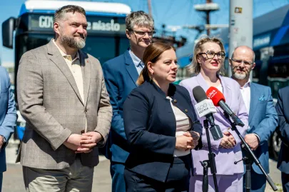 Prezentacja nowych elektrycznych autobusów przegubowych w Gdyni