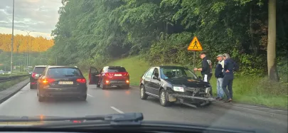 Korek na Słowackiego jadąc w dół z powodu wypadku