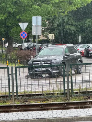 Potrącenie mężczyzny na hulajnodze