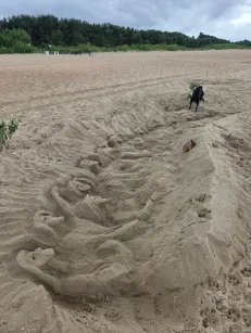 Piaskowa rzeźba na plaży
