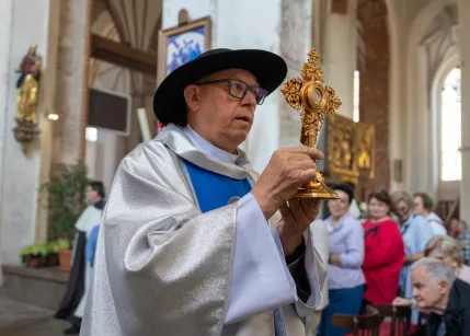 Uroczystość wniesienia relikwii krwii św. Jana Pawła II do Kościoła św. Katarzyny