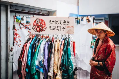 Thrift Up | Wac Toja