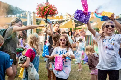 Przystanek Przygoda z AmberSky - Festiwal Kolorów HOLI