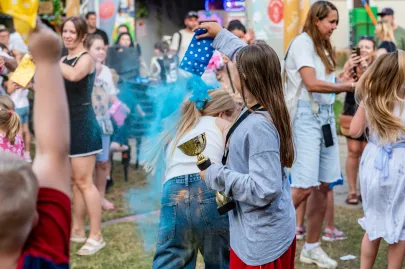 Przystanek Przygoda z AmberSky - Festiwal Kolorów HOLI