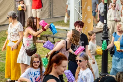 Przystanek Przygoda z AmberSky - Festiwal Kolorów HOLI