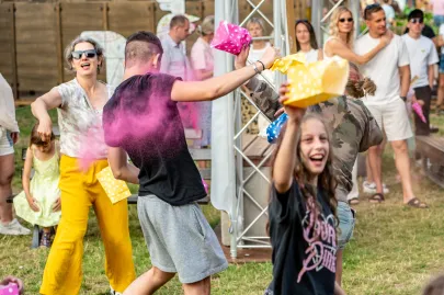 Przystanek Przygoda z AmberSky - Festiwal Kolorów HOLI