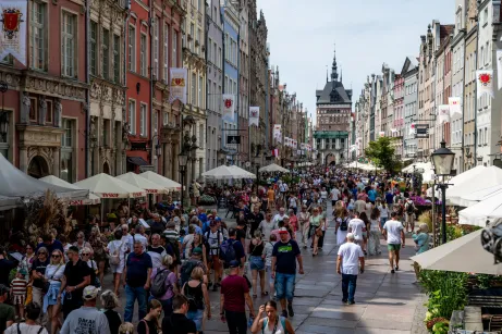 Tłumy turystów w centrum Gdańska