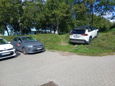 AS parkingu.