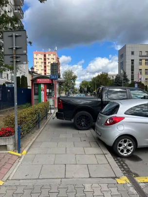 Ładnie to tak parkować?