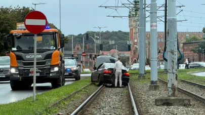 BMW na torach tramwajowych
