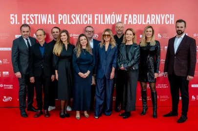 Czerwony dywan przed galą kończącą 51. Festiwal Polskich Filmów Fabularnych w Gdyni