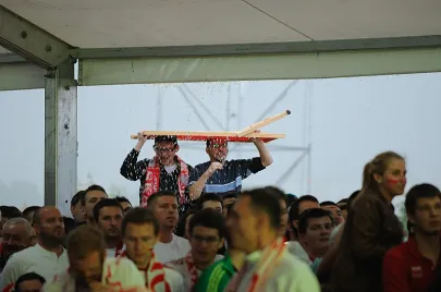 sopocka strefa kibica - kibicujemy pomimo ulewy!