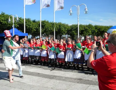 śpiewy i tance w Sopocie