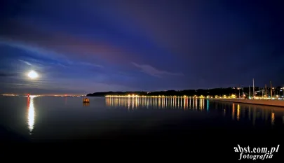 Gdyński bulwar nocą