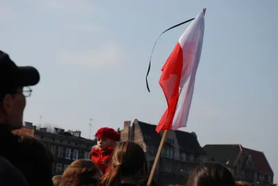 Pod pomnikiem Poległych Stoczniowców