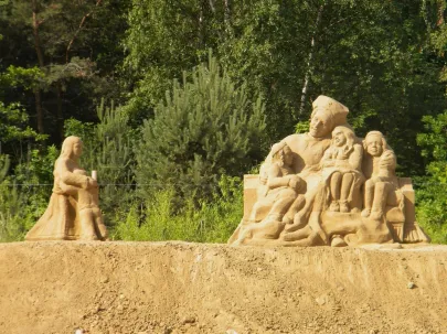 rzeźby czekają na gości...