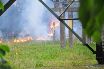 Resztki ognia po wybuchu transformatora na Przymorzu