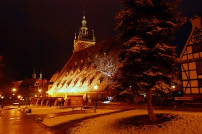 Wielki młyn zimową nocą