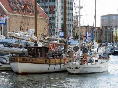 Gdańsk i Syrenka cumujące w Marinie Gdańskiej