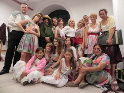 Bohemia w garderobie po spektaklu