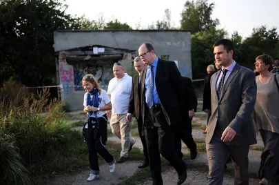 Paweł Adamowicz na szańcu w Nowym Porcie