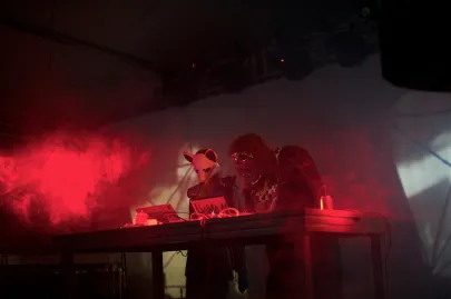 Ebo La Ape + Hertzshmertz