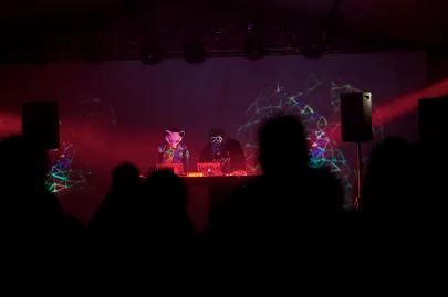 Ebo La Ape + Hertzshmertz