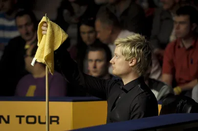 Neil Robertson czyści kij przed finałem