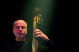 Janusz Mackiewicz - kontrabas