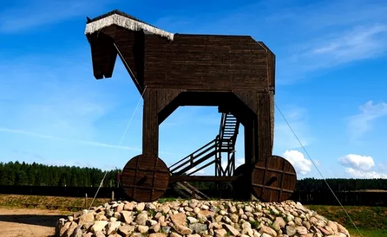 Największy Koń Trojański na świecie znajduje się na Kaszubach, w niedzielę 5 lipca wybieramy się na rowerach by go odszukać.