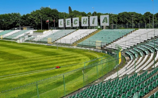 Stary stadion piłkarski to obecnie miejsce szkoleniowe młodzików Lechii. Z obiektem wiąże się mnóstwo ciekawych historii. Uczestnicy spaceru dowiedzą się w jakich okolicznościach odbył się najsłynniejszy gdański mecz piłkarski i dlaczego został odwołany w połowie jego trwania