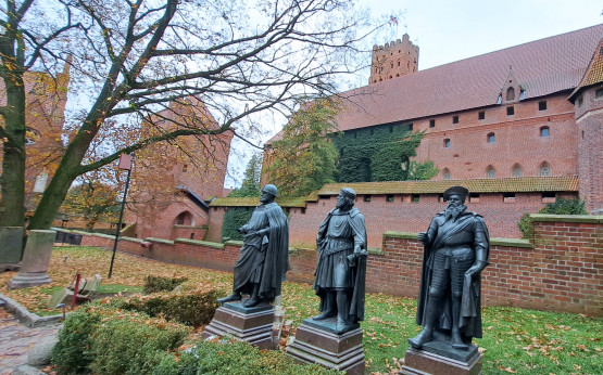 Przez 150 lat zamet był stolicą państwa krzyżackiego, jego początki sięgają drugiej połowy XIII wieku. Od 1309 roku Malbork był siedzibą wielkich mistrzów zakonu krzyżackiego i stolicą jednego z najpotężniejszych państw średniowiecznej Europy.